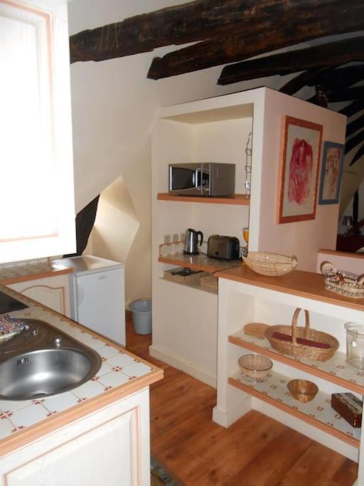 Appartement Cite Medievale, Charme & Calme, Bien Place *