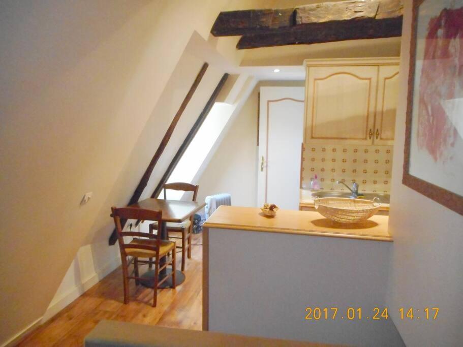 Appartement Cite Medievale, Charme & Calme, Bien Place